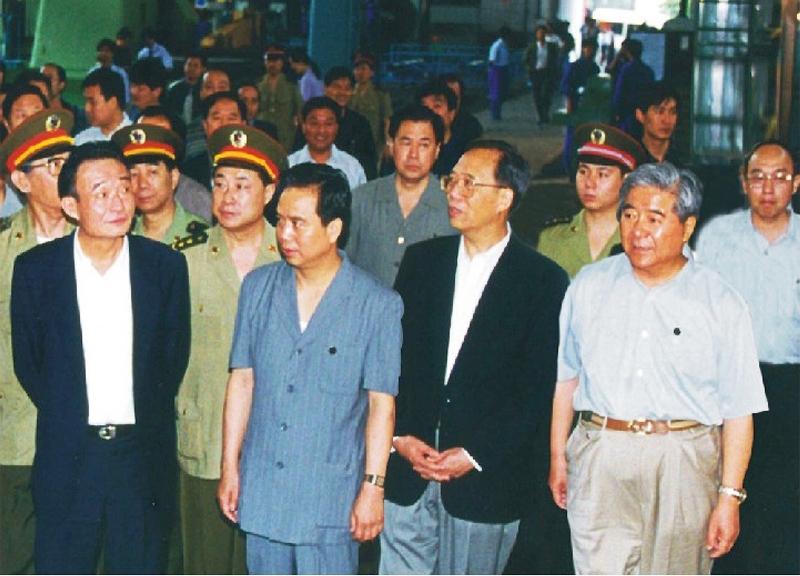 1999年党和国家向导人吴邦国、曾培炎、陕西省向导李开国、程安东来尊龙凯时视察