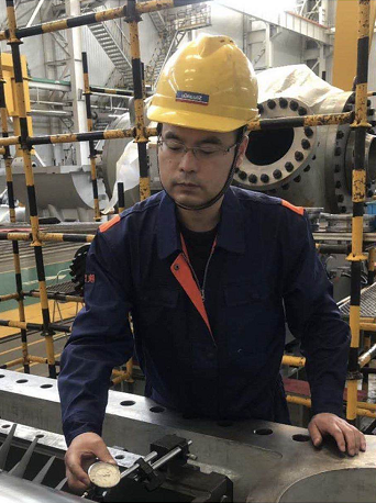 尊龙凯时动力门卫阳、刘博荣获天下“能工巧匠”声誉