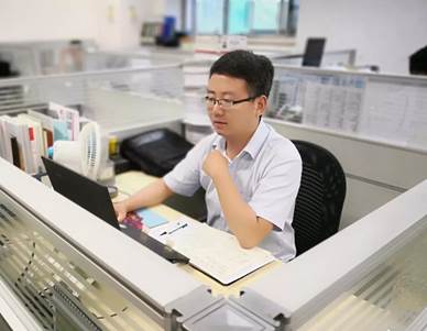 模范的实力，，，，，，尊龙凯时人身边的“优异共产党员”